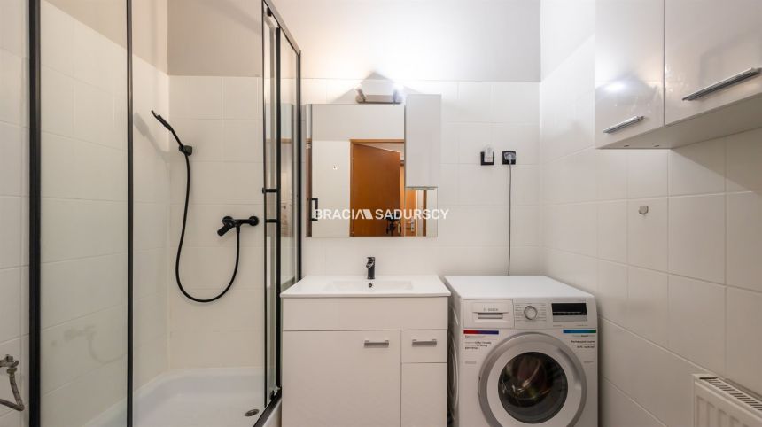 Komfortowe przestronne mieszkanie w apartamentowcu miniaturka 8