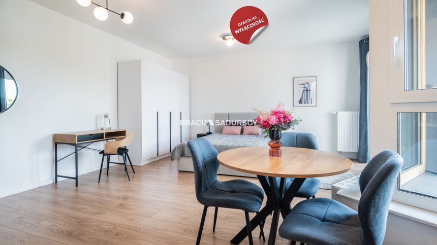 Nowoczesny i wygodny apartament z balkonem. miniaturka 1
