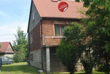 Budynek z lat 70-tych w Targowisku gm.Kłaj