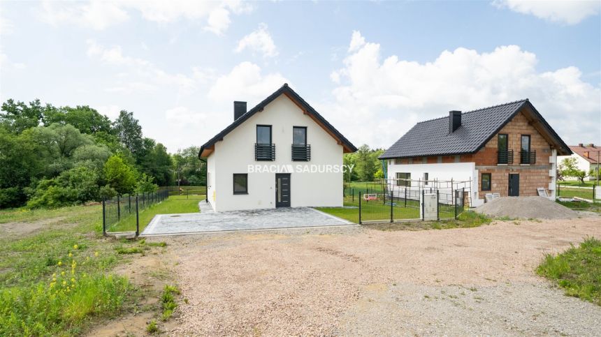 Nowoczesny dom z widokiem na staw, 5 sypialni! miniaturka 19
