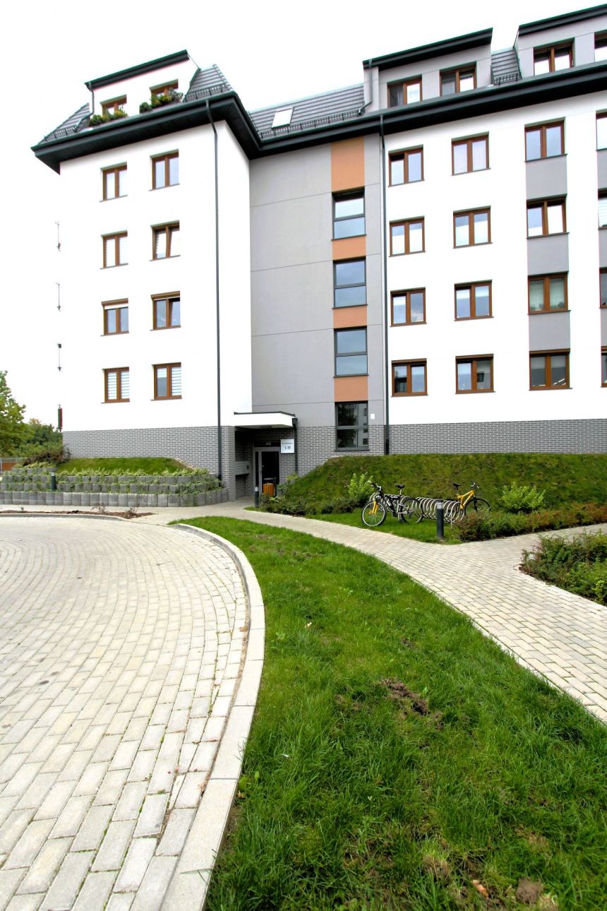 Pachnące nowością mieszkanie z 2 sypialniami, 2 miejscami parkingowymi i piwnicą miniaturka 12
