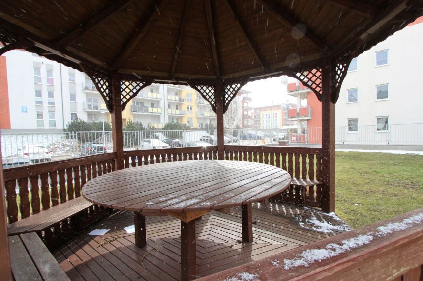 Salon z aneksem kuchennym, duży balkon + piwnica+miejsce parkingowe w hali miniaturka 13