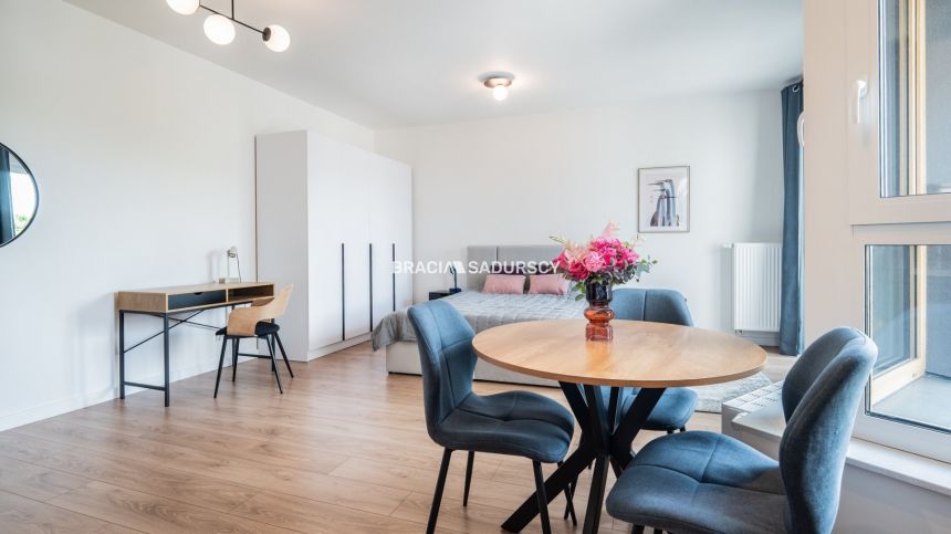 Jasna i wygodna kawalerka w apartamentowcu miniaturka 2