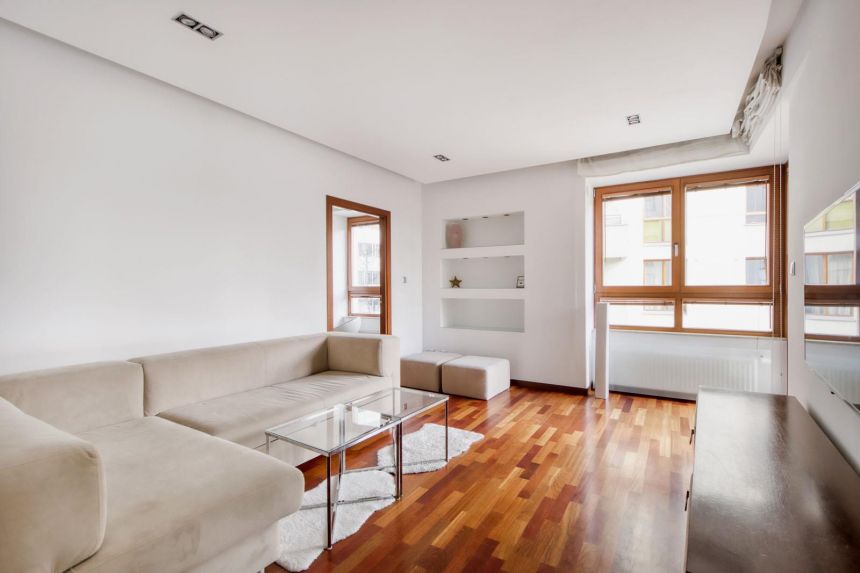 3 pokoje w apartamentowcu miniaturka 2