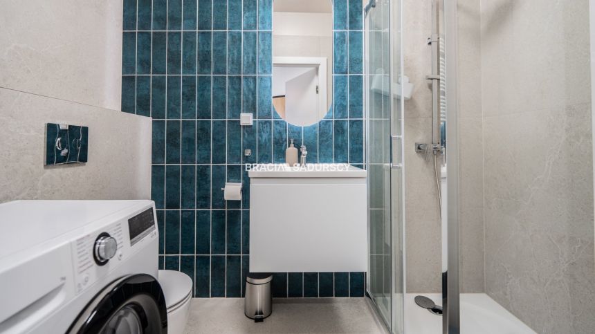 Jasna i wygodna kawalerka w apartamentowcu miniaturka 12