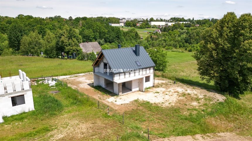 Dom w spokojnej okolicy Jeziora Dobczyckiego. miniaturka 2