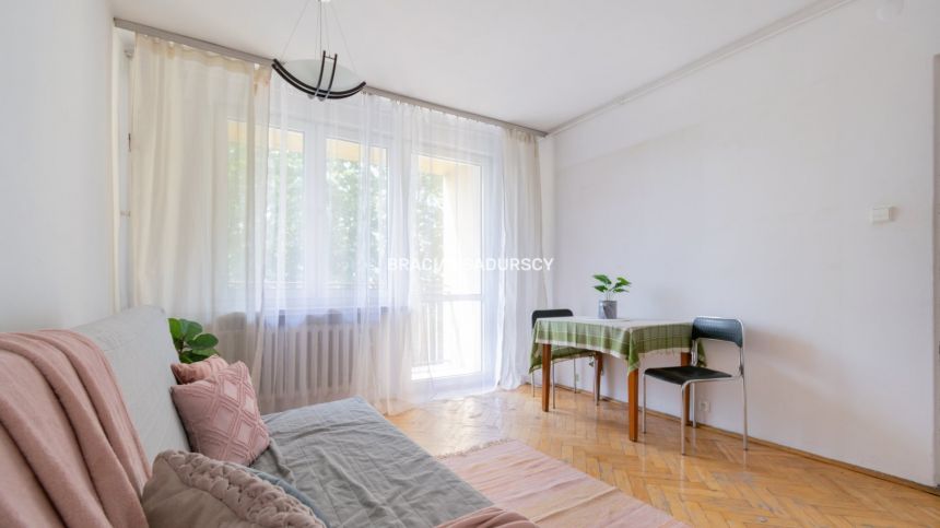 Dwupokojowe mieszkanie z olbrzymim potencjałem! miniaturka 12