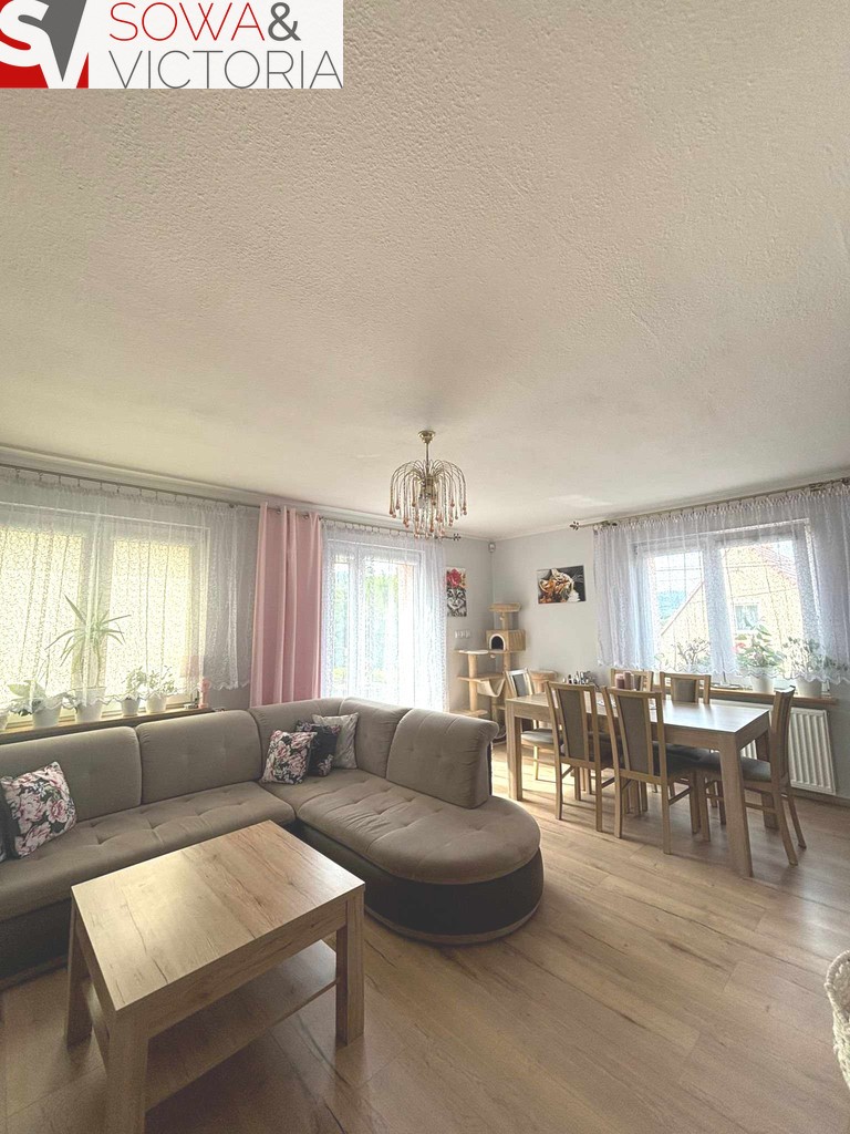 Wolnostojący dom z pięknym, dużym ogrodem. miniaturka 1
