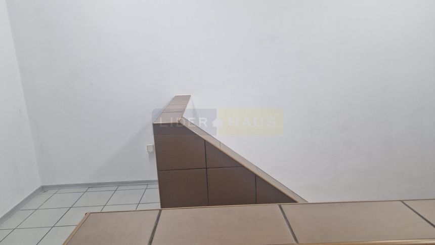 Lokal z ekspozycją na E-7 miniaturka 9