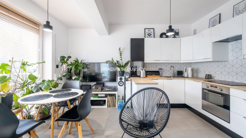 Niepołomnice, zadbane mieszkanie z ogródkiem miniaturka 8
