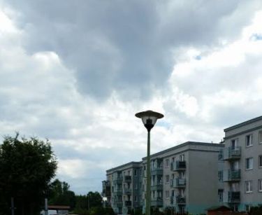 2-pokojowe mieszkanie z balkonem i parkingiem.