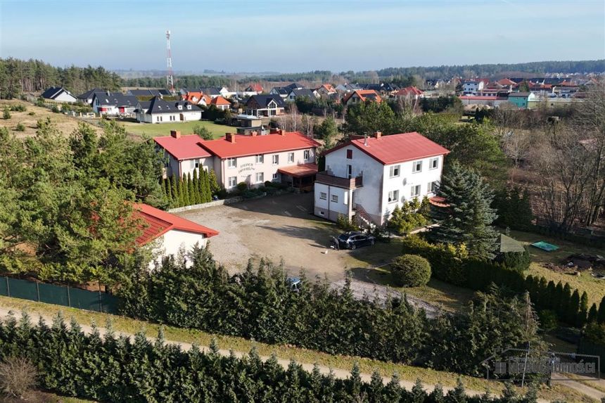 Hotel i duży garaż, blisko jeziora. miniaturka 2