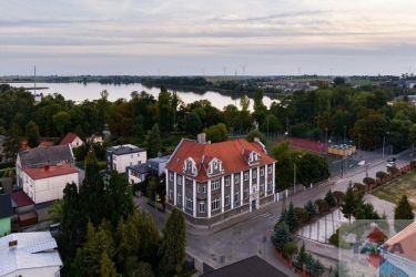 Budynek komercyjny w centrum Żnina