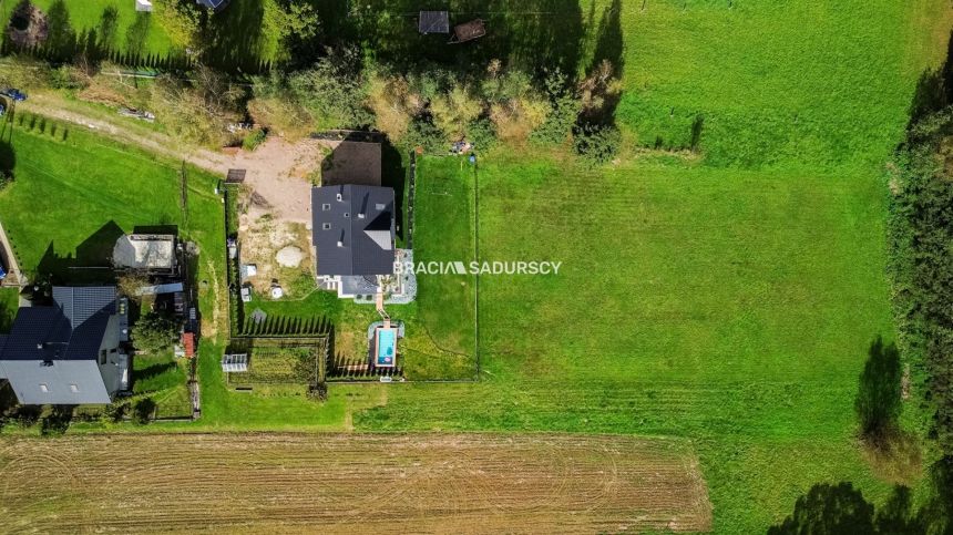 Marcyporęba - wolnostojący dom na działce 56 arów miniaturka 9