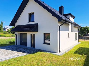 Masłomaca, atrakcyjny wolnostojący dom z garażem.