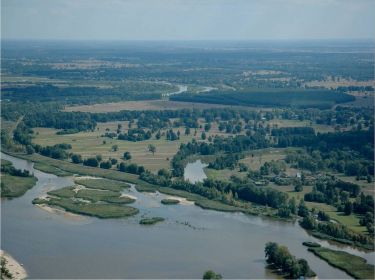 Działka o pow. 25 000 m² pod zabudowę i rekreację.