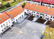 Zamieszkaj w dworku/Piękne 2pok.mieszk.w folwarcznej zabudowie/miejsce postojowe miniaturka 1