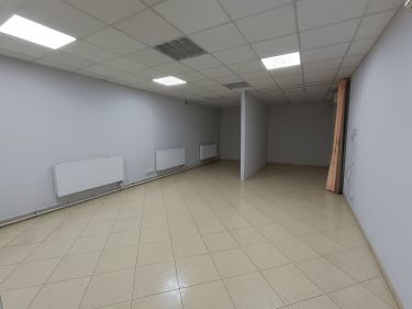 Lokal około 70m2, parter, czarnów