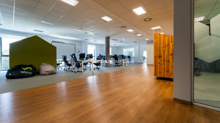 powierzchnia biurowa w nowoczesnym biurowcu miniaturka 36