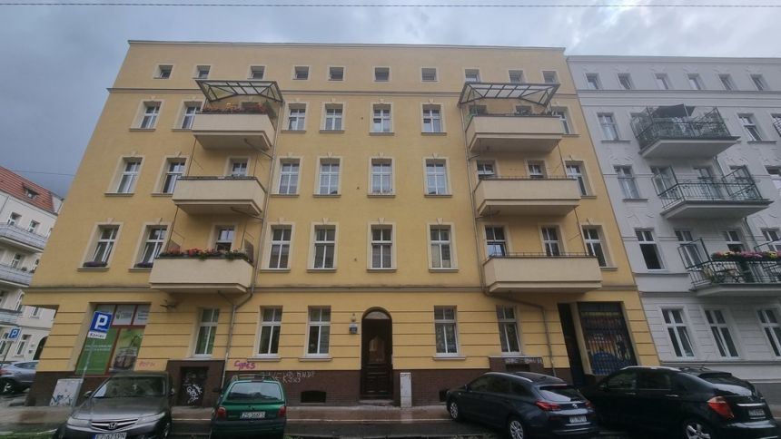 odrestaurowana kamienica, I piętro, balkon miniaturka 9
