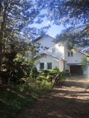 Stare Babice-dom na urokliwej działce.