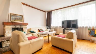 Działa 500m2 z domem 227m2. Wzgórza.