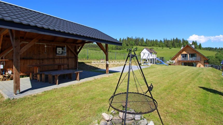 Dwa drewniane domy z czterema lokalami miniaturka 15